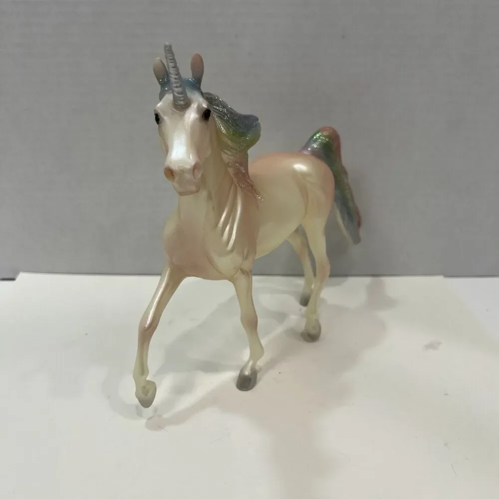 Breyer Skyler Classic Unicorn Rainbow Glitter Shimmer Pearlescent Horse Vintage